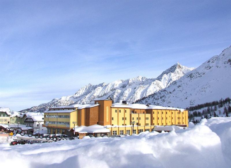 Grand Hotel Miramonti Passo del Tonale Exterior photo